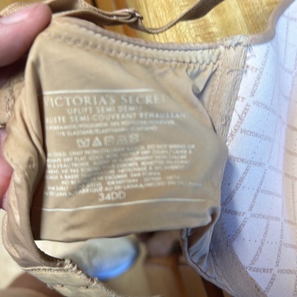 Find Victoria’s Secret bras. I’ll size 34DD. - Picture 3 of 7